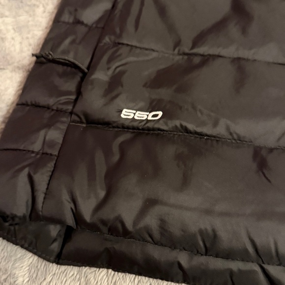 The North Face Women's 550 down Black Puffer Vest - Picture 3 of 5